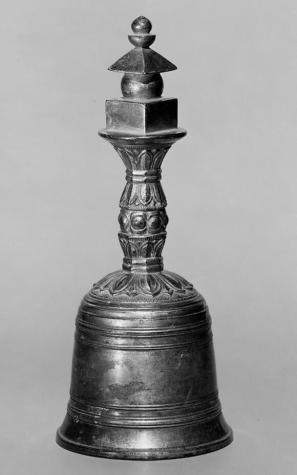 【塔鈴・金剛盤　 Bell with Pagoda-Shaped Handle (Tōrei) and Three-Footed Stand】鎌倉時代