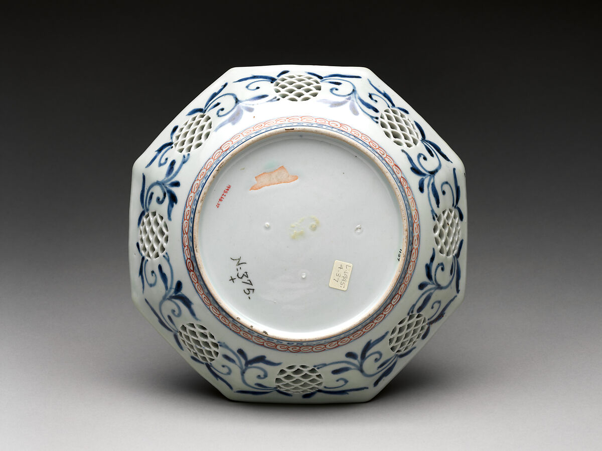 【花瓶紋皿　Plate with a vase of flowers】江戸時代‐肥前焼‐伊万里風