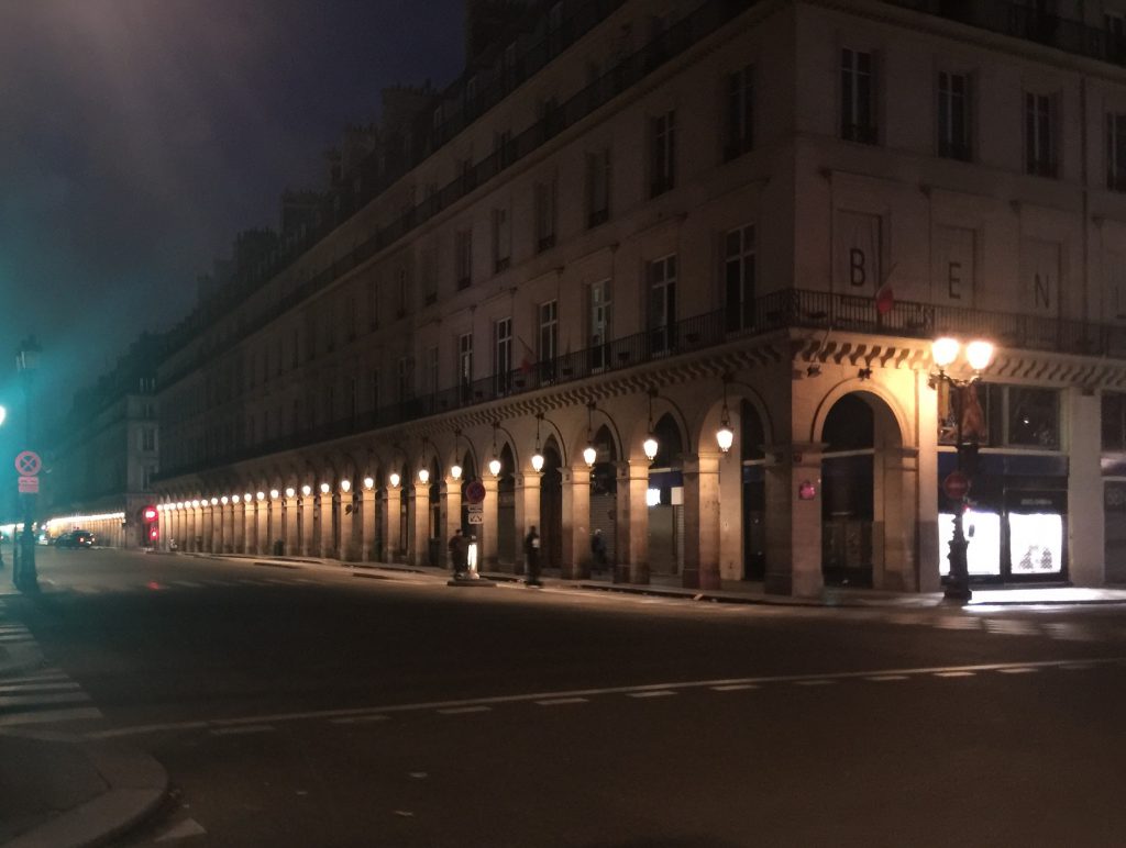 ルーヴル美術館の夜-パリ-フランス2018年10月