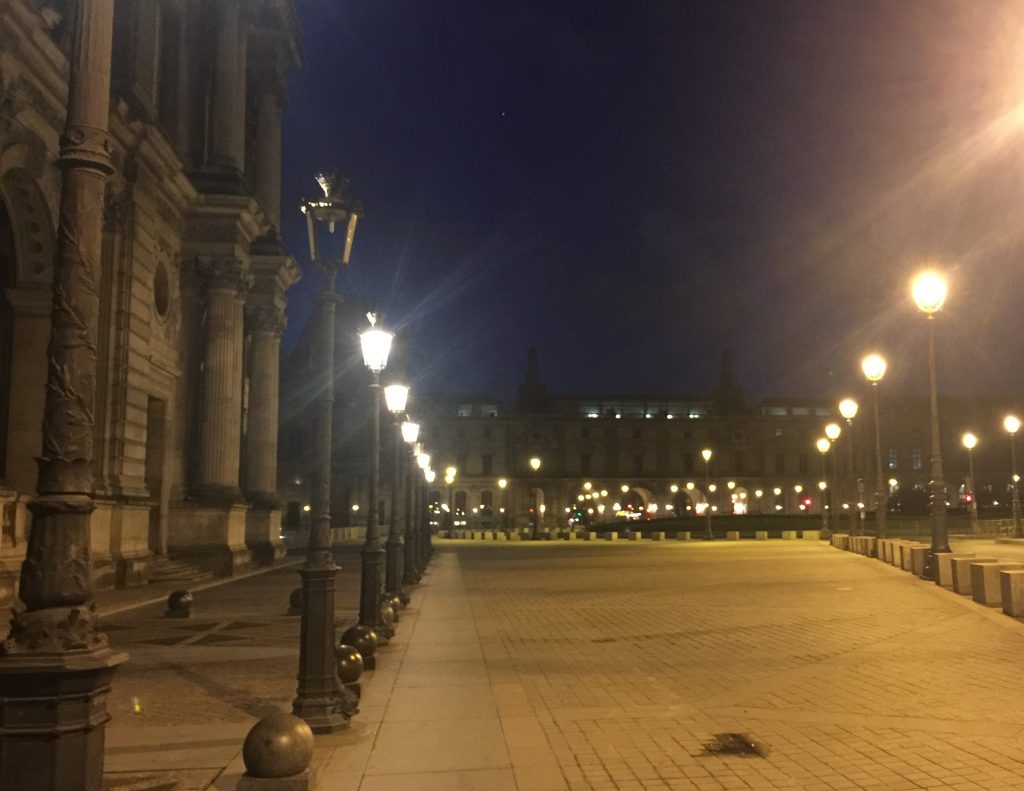 ルーヴル美術館の夜-パリ-フランス2018年10月
