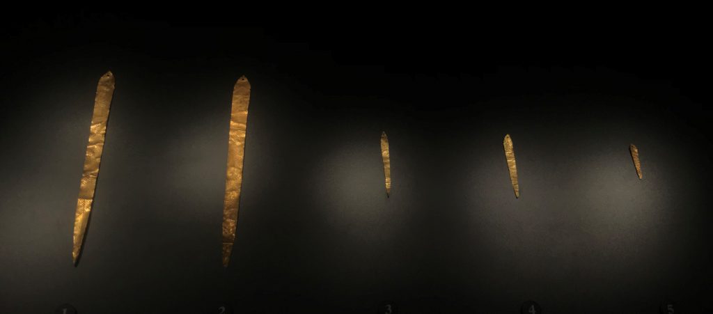 金箔魚形飾り-二号祭祀坑-総合館-三星堆博物館-広漢市-徳陽市-四川省 