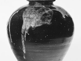 【魯山窯黑釉潑彩蓋罐　Covered jar】中国‐唐時代