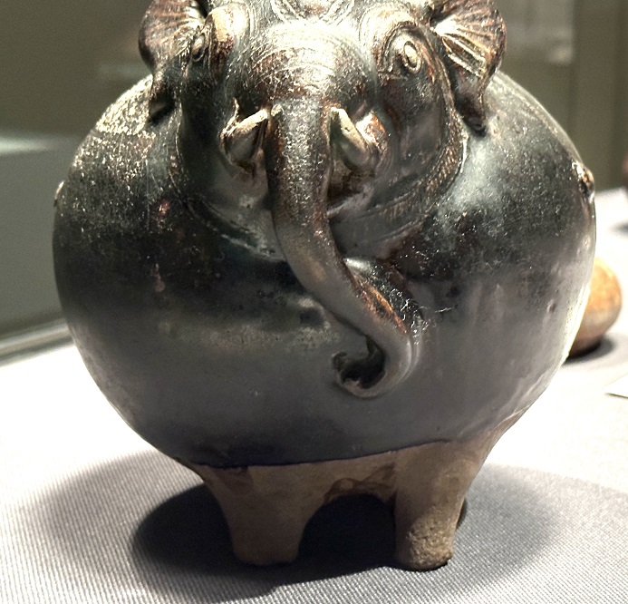 黑褐釉象形容器】カンボジア-クメール－アンコール時代・12〜13世紀 