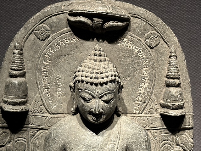 【釈迦如来坐像】インド・ボードガヤー|パーラ朝・11〜12世紀|石造－常設展－東京国立博物館－東洋館
