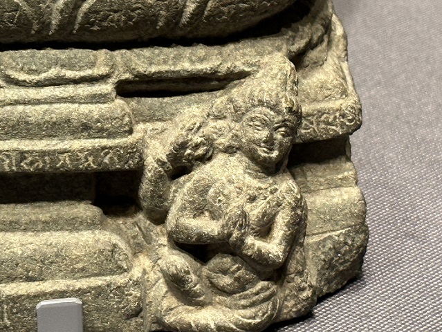 【菩薩坐像】インド|パーラ朝・9〜10世紀|石造－常設展－東京国立博物館－東洋館
