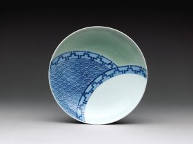 【青磁染付皿文皿　Dish with Design of Dishes】江戸時代