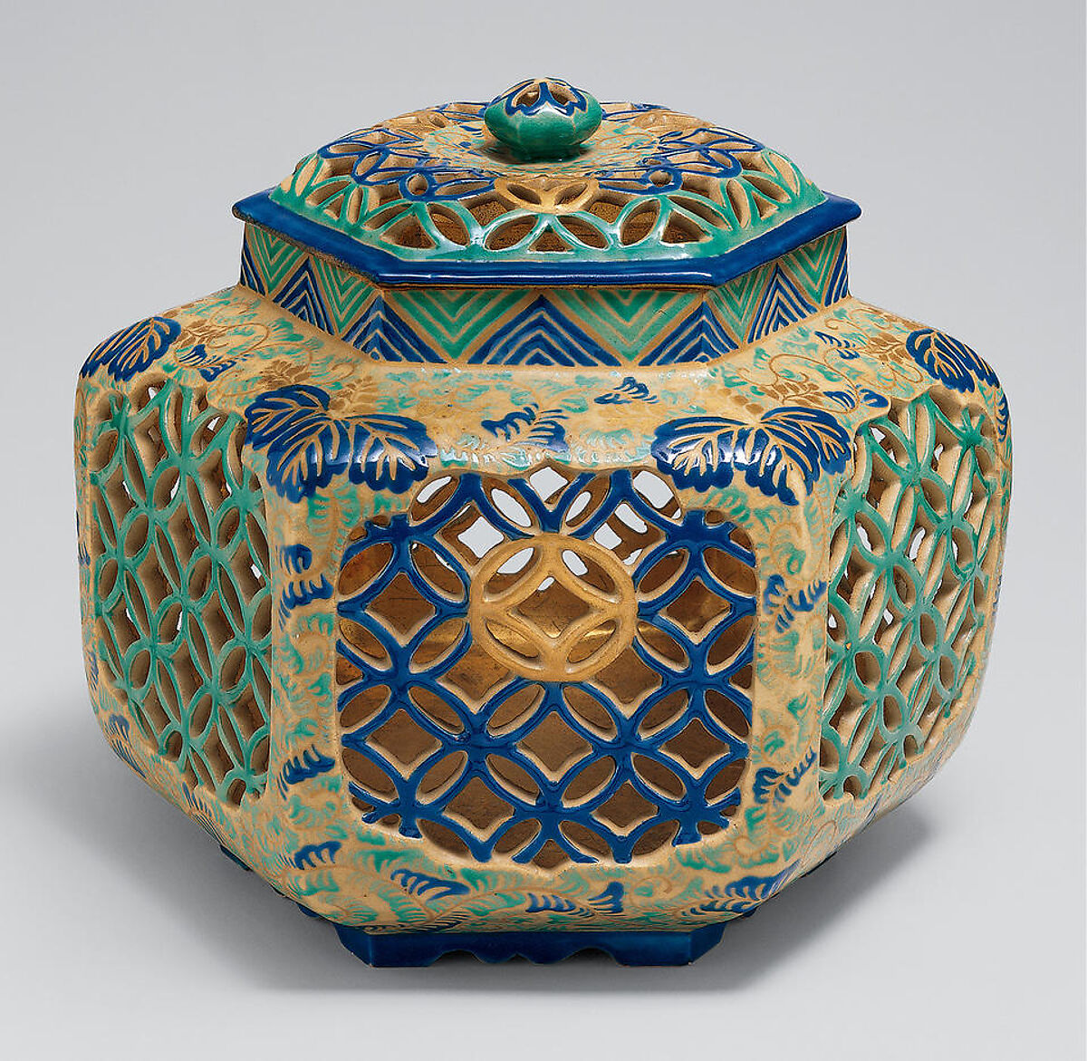 古清水手 色絵桐唐草文七宝透六角壺 Hexagonal Jar (Rokkaku-tsubo) with