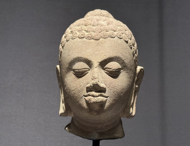 【如来頭部】インド・サールナート|グプタ朝・5世紀|砂岩－常設展－東京国立博物館－東洋館