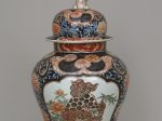 【バルスター形瓶（五つ装飾セットの一部　Baluster-shaped vase (part of a five-piece garniture)】江戸時代‐肥前焼‐伊万里風