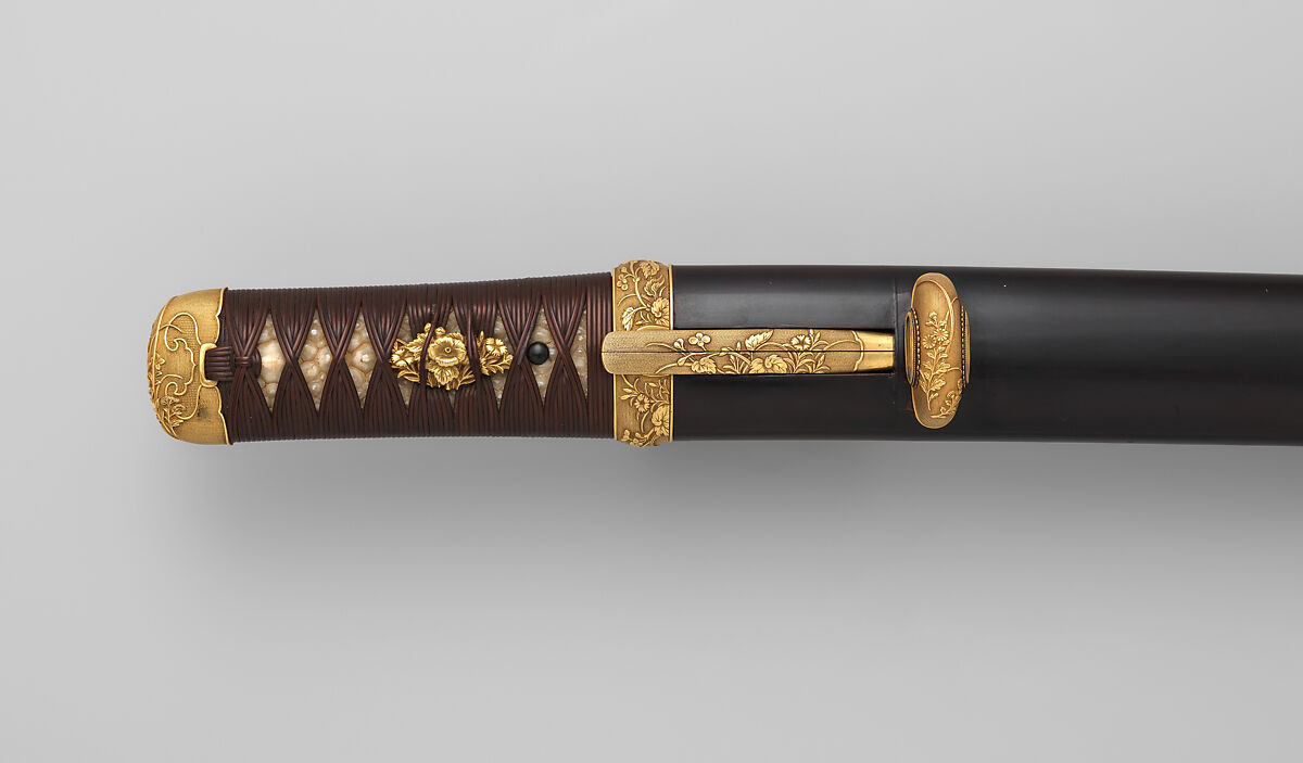 【 金魚子地秋草図金具合口拵・付銀刀 　Blade and Mounting for a Dagger (Tantō)】江戸時代