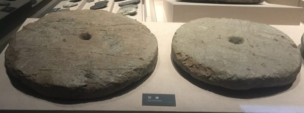 石器-石罄-石璧-餅形石器-展示ホール３-天地は絶えず-金沙遺跡博物館-成都市
