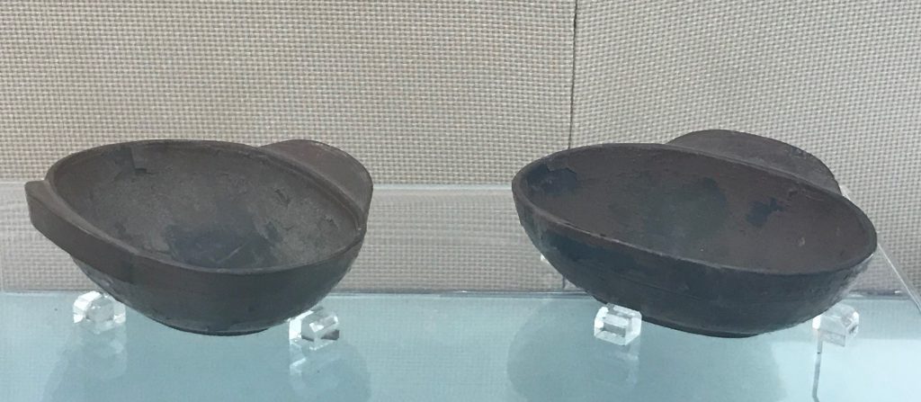 朱絵陶胎漆耳杯-西漢時代-成都跳蹬河西漢木槨墓-陶瓷館-陶磁館-四川博物院-成都