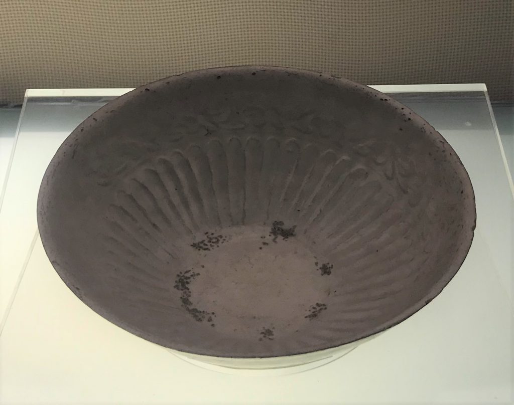 磁峰窯灰白釉印花碗-宋時代-陶瓷館-陶磁館-四川博物院-成都