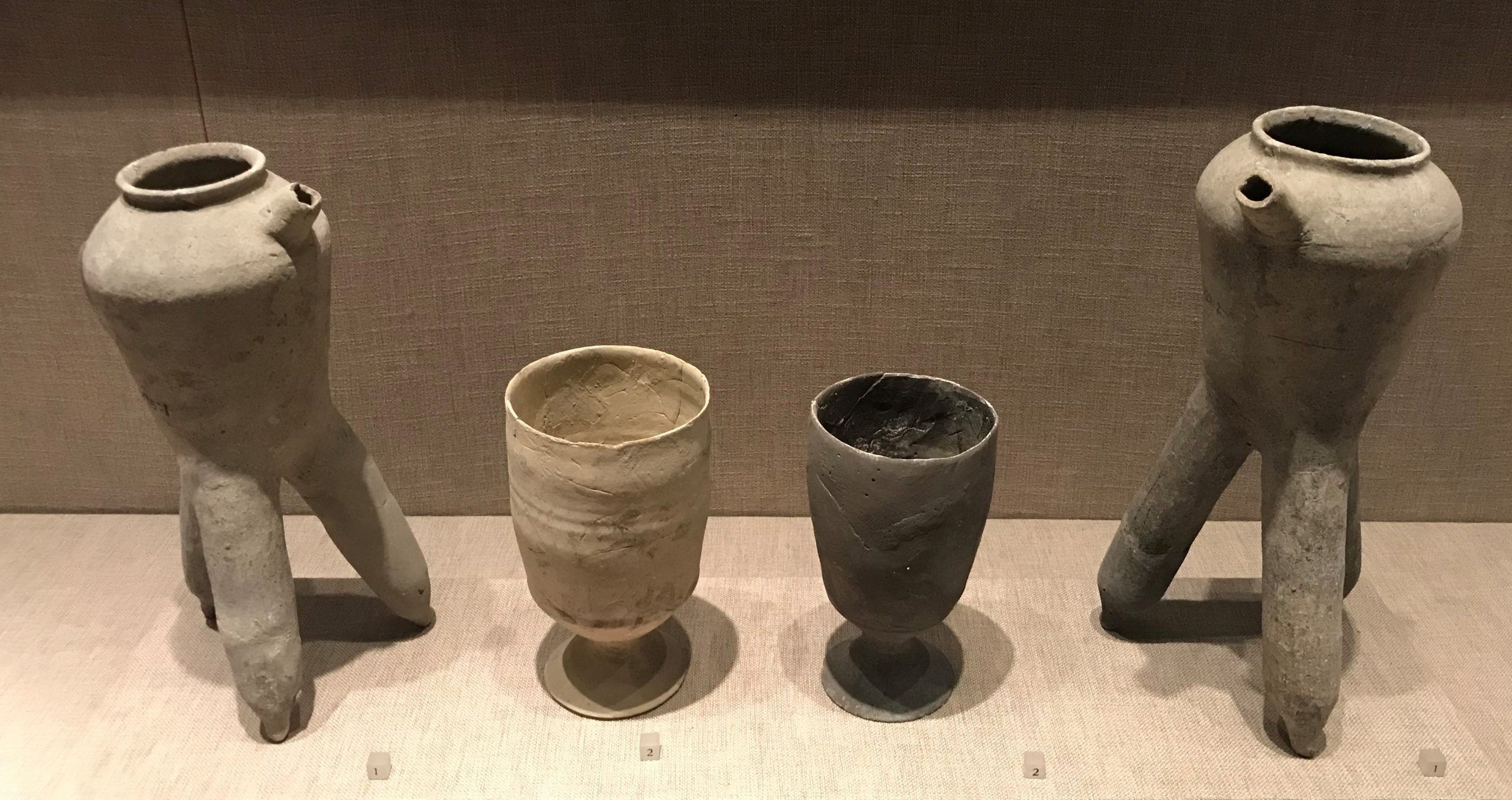 陶盉-石矛-骨錐-骨匕-陶紡輪など-先秦時代-常設展F２-成都博物館