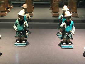 彩釉陶侍從俑１-明清時代-常設展F３-成都博物館