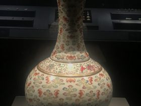 粉彩雲蝠紋磁賞瓶-明清時代-常設展F３-成都博物館