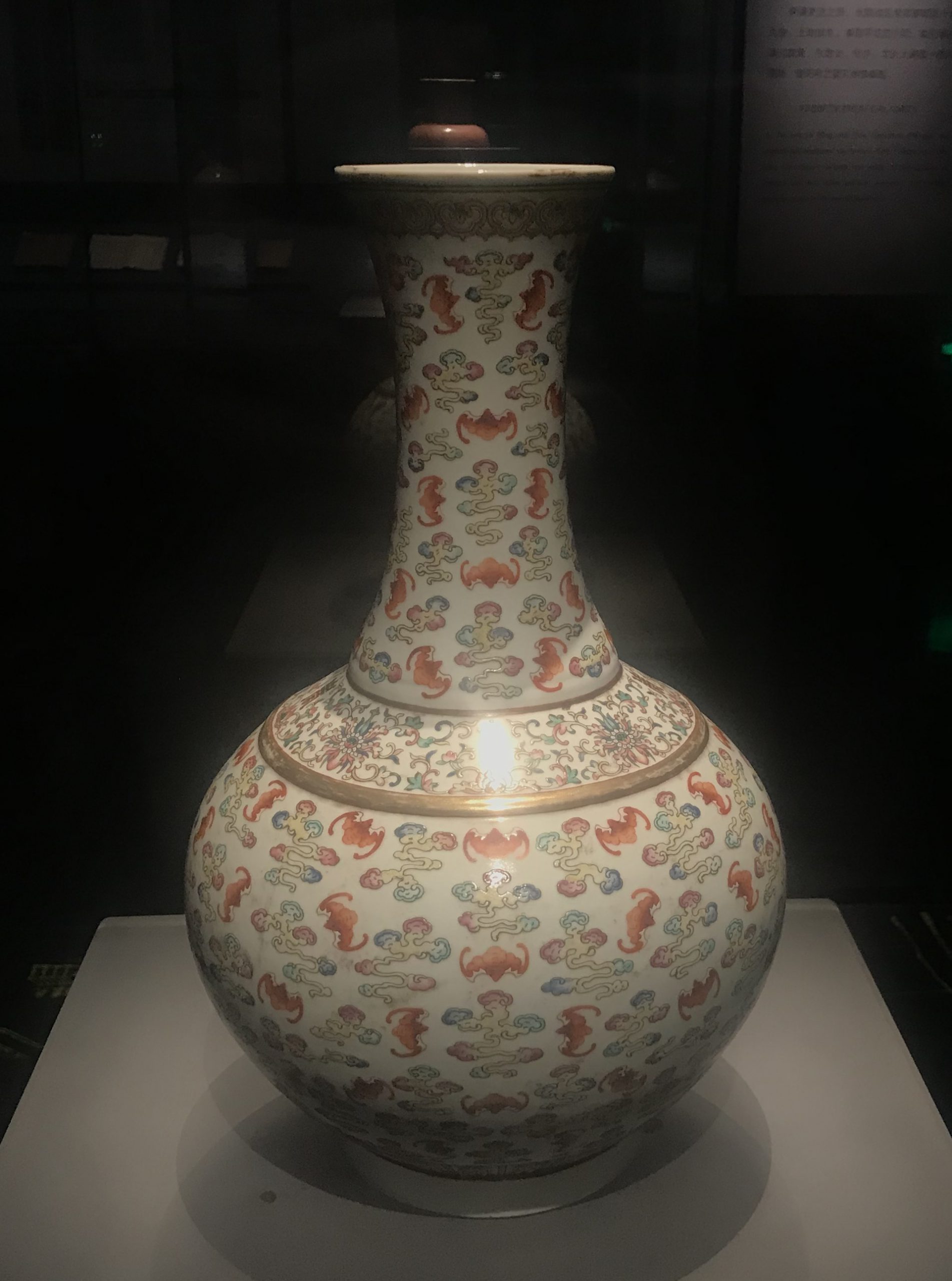 粉彩雲蝠紋磁賞瓶-明清時代-常設展F３-成都博物館