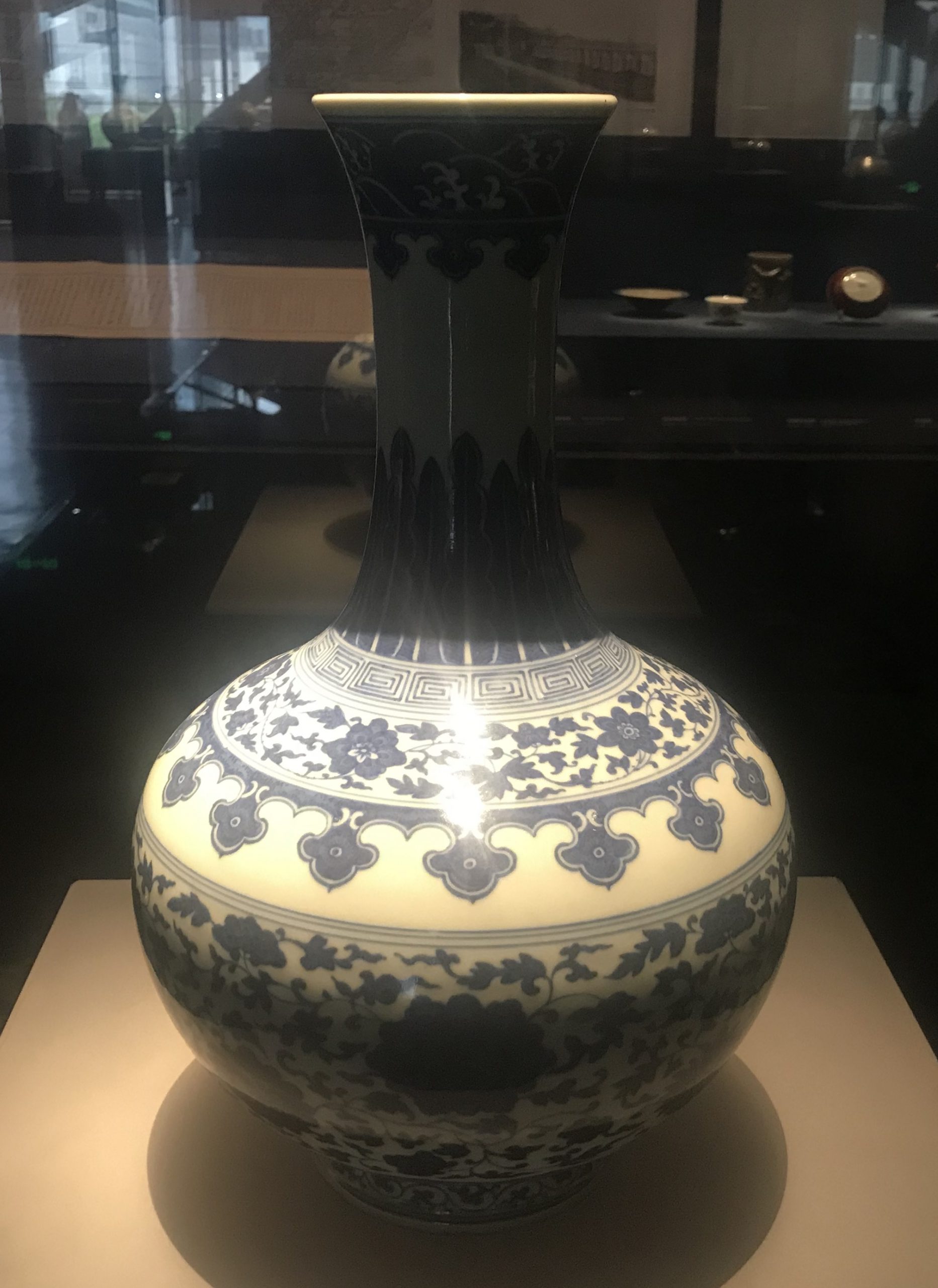 青花纏枝蓮紋磁賞瓶-明清時代-常設展F３-成都博物館