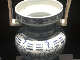 青花梅水八掛紋磁爐-明清時代-常設展F３-成都博物館