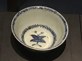 青花蝴蝶花朵磁碗-明清時代-常設展F３-成都博物館