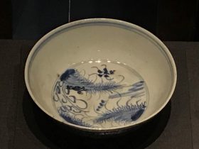 青花水草紋磁碗-明清時代-常設展F３-成都博物館