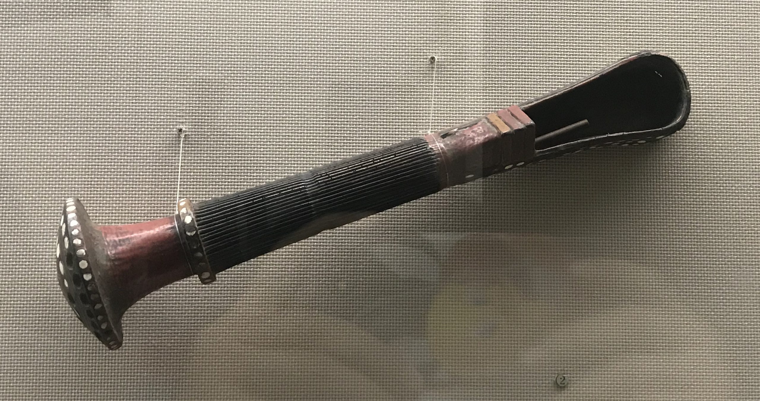 彩絵牛角号-竹箭筒-皮護臂-彜族漆器-四川民族文物館-四川博物館-成都