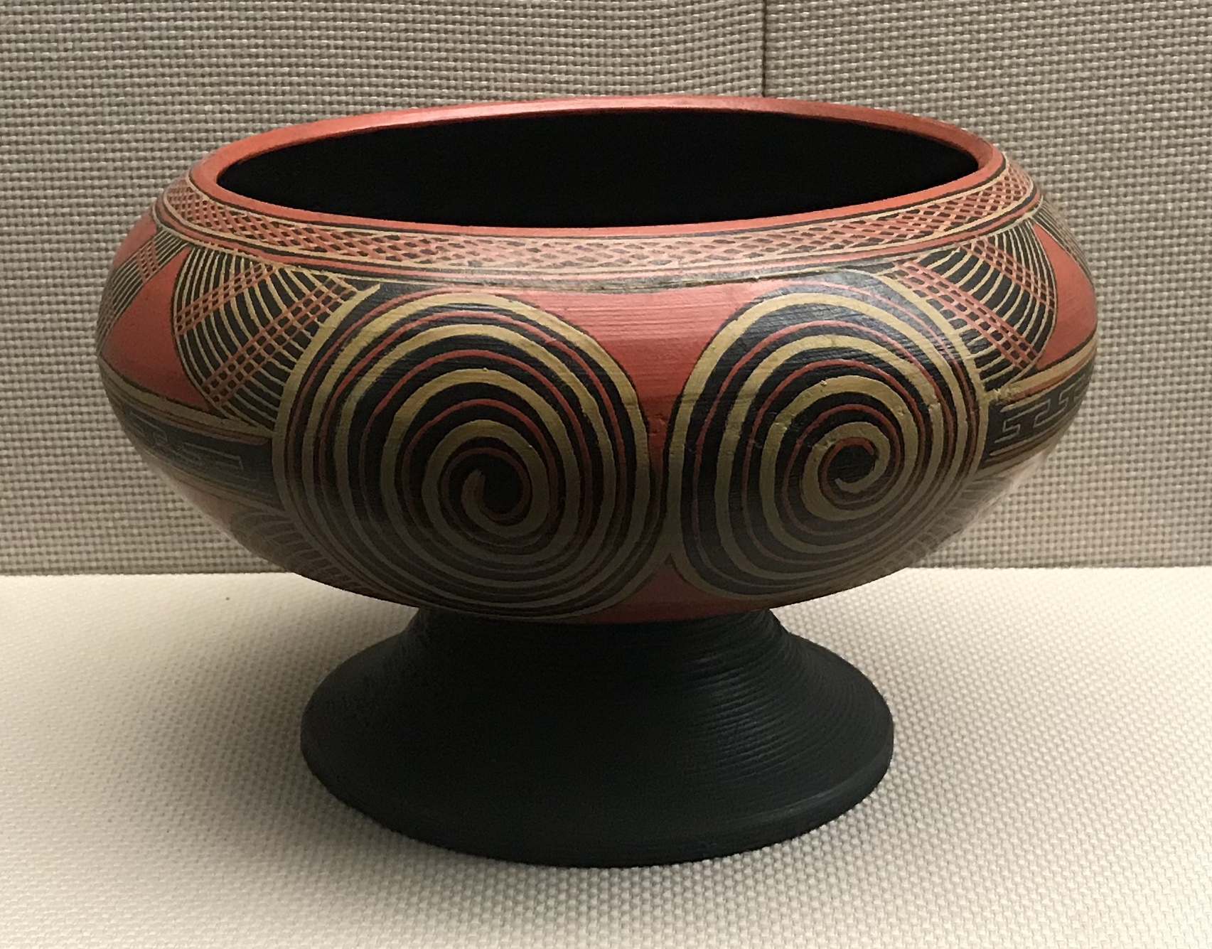 彩絵漆木盔-彜族漆器-四川民族文物館-四川博物館-成都