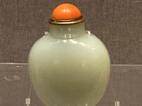 白玉扁形黄蓋鼻煙瓶-清時代-工藝美術館館-四川博物館-成都