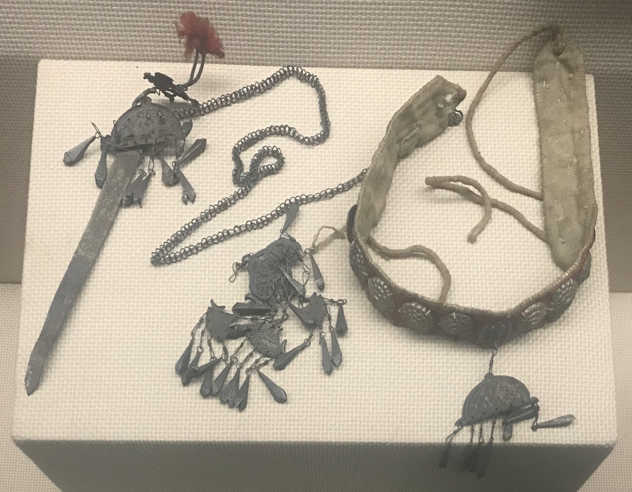 頭飾り-ネック帯-チャン族アクセサリー-四川民族文物館-四川博物館-成都