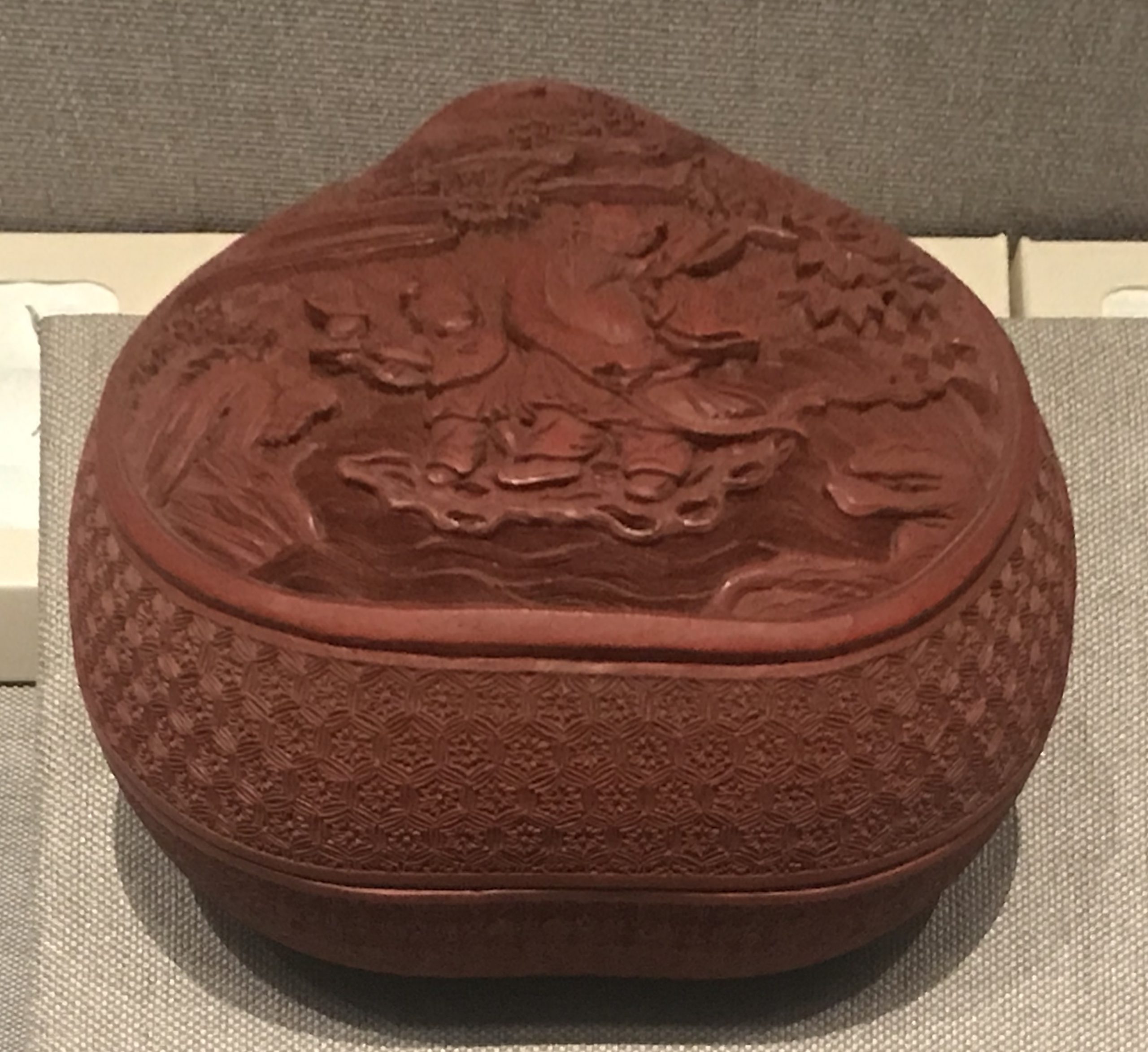 彫漆八仙桃式盒-漆器-清時代-工藝美術館館-四川博物館-成都