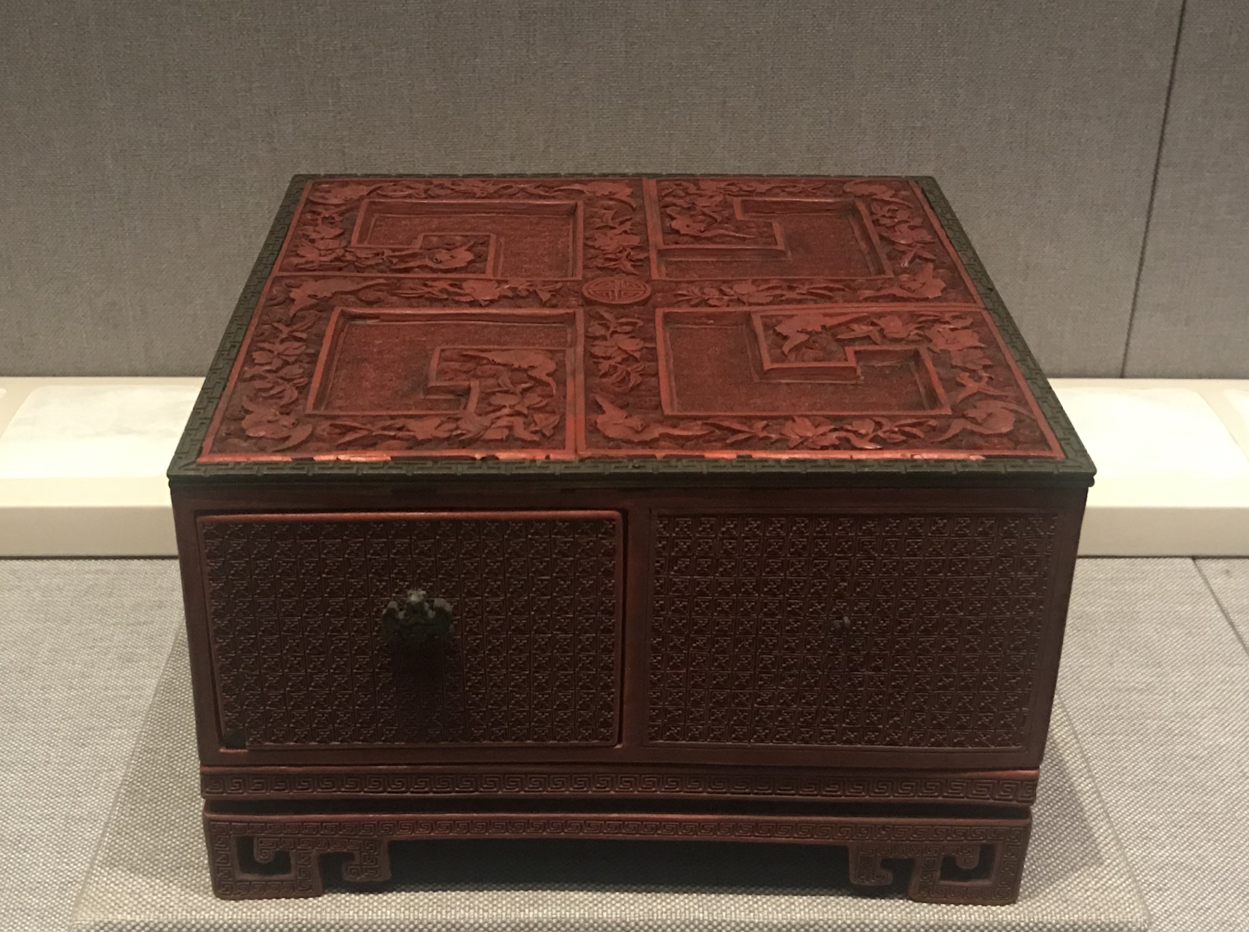 彫漆桃蝠字四方盒-漆器-清時代-工藝美術館館-四川博物館-成都