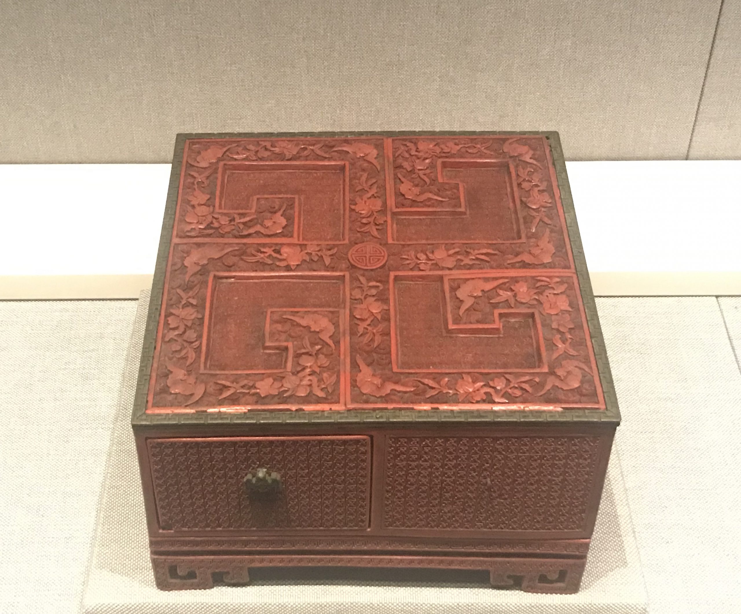 彫漆桃蝠字四方盒-漆器-清時代-工藝美術館館-四川博物館-成都