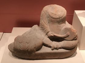 童子残像-北宋-天下の大足-大足石刻の発見と継承-金沙遺跡博物館-成都