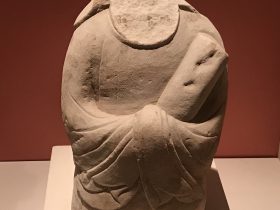 侍者残像-北宋-天下の大足-大足石刻の発見と継承-金沙遺跡博物館-成都