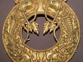 銅鎏金鏡框-特別展【七宝玲瓏-ヒマラヤからの芸術珍品】-金沙遺跡博物館-成都