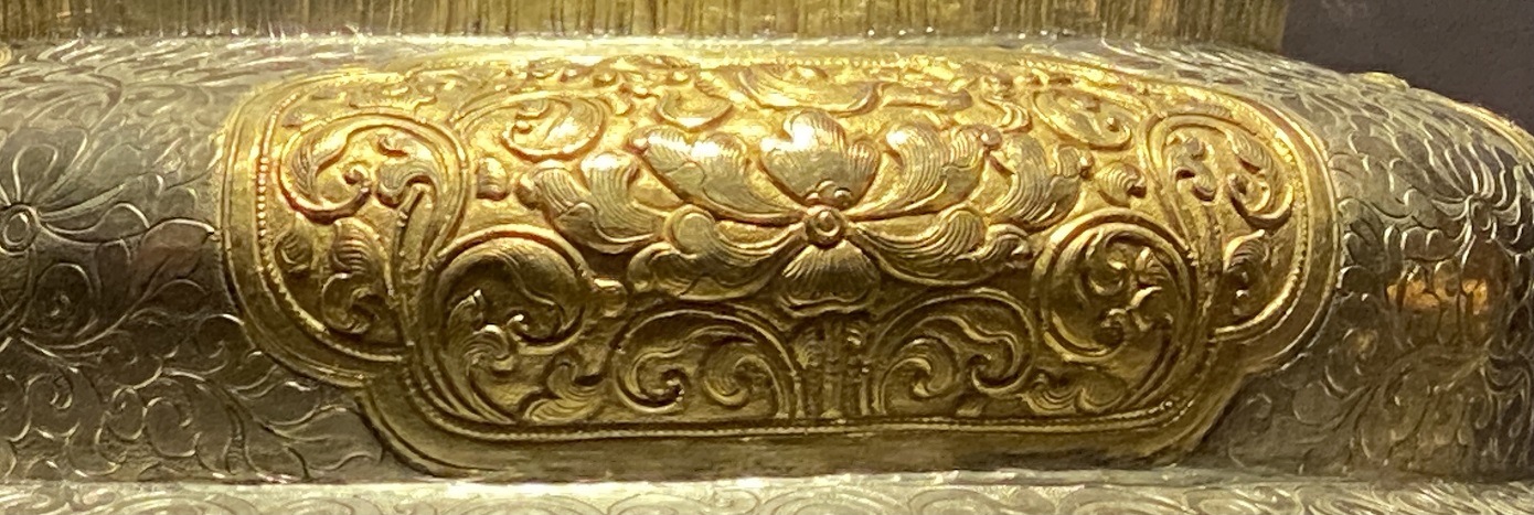 銀鎏金糍粑盒-特別展【七宝玲瓏-ヒマラヤからの芸術珍品】-金沙遺跡博物館-成都 