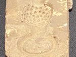 紅陶車飾範-【列備五都-秦漢時代の中国都市】-成都博物館-四川成都