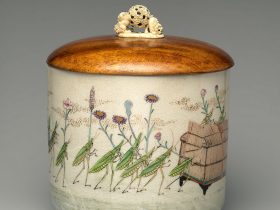 【初代眞葛香山作 昆虫たちの行列文水指　Freshwater Jar (Mizusashi) with Procession of Grasshoppers】日本‐明治時代‐眞葛香山（宮川虎之助）‐眞葛焼