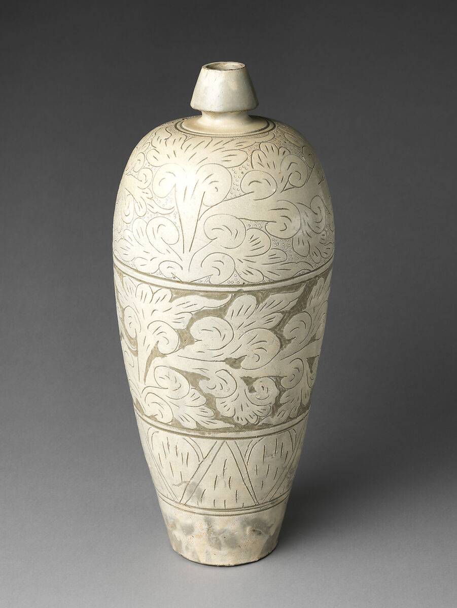 【磁州窯刻花瓷瓶　Vase with abstract scroll decoration】中国‐遼代‐磁州窯