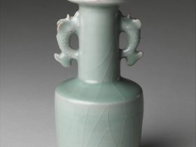 【龍泉窯双耳瓶　Vase with Dragonfish Handles】中国‐南宋時代‐青磁釉