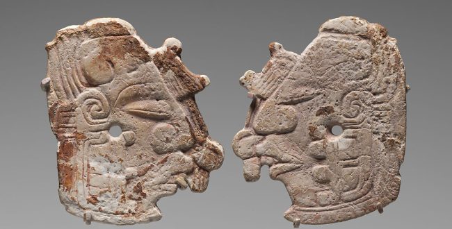 【トウモロコシ神彫刻した飾りのペア　Pair of carved ornaments with the Maize God】メキシコ‐メソアメリカーマヤ文化