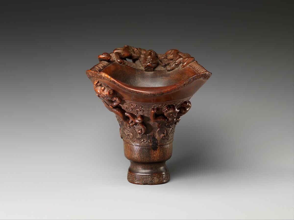 【犀角雕螭龍杯　Cup in the shape of an archaic vessel with feline dragons】中国‐清代