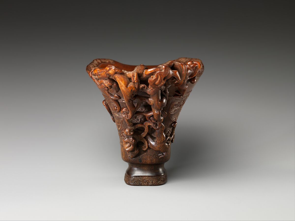 【犀角雕螭龍杯　Cup in the shape of an archaic vessel with feline dragons】中国‐清代
