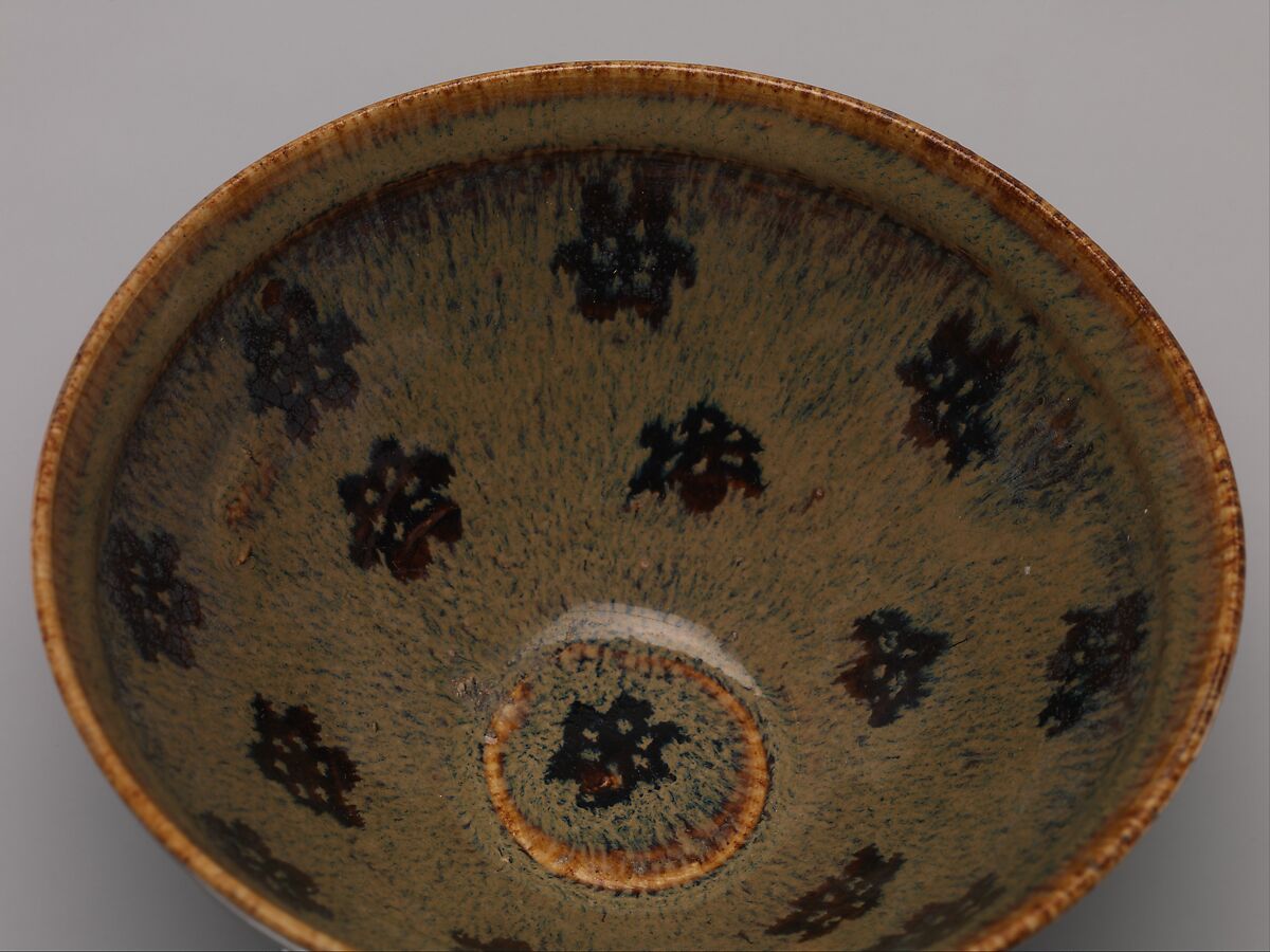 【吉州窯褐釉剪紙貼花碗　Tea bowl with decoration of six-petaled flowers】中国‐清時代‐南宋時代