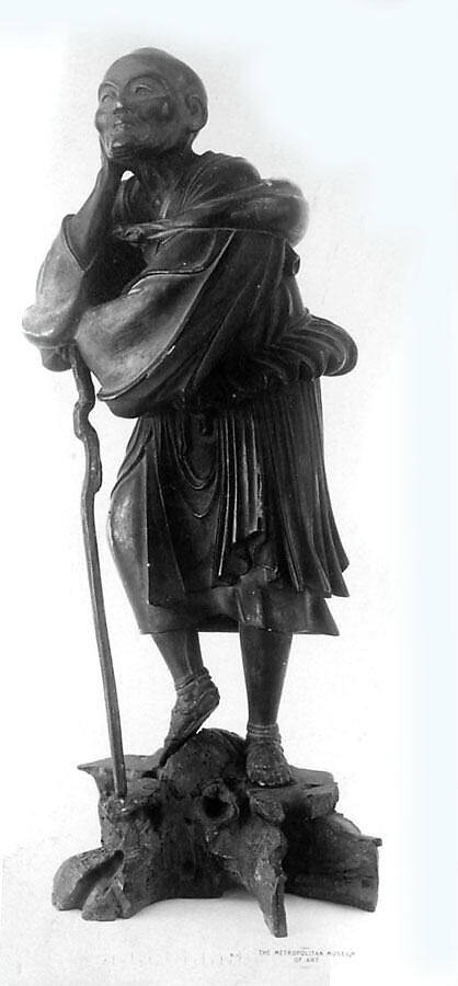 【短衣草鞋老人彫像　Statuette of Old Man Dressed in Short Draped Garments and Sandals, Carries a Bundle Tied over His Shoulder and Leans on a Staff】日本‐江戸時代
