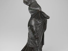 【ベールと仮面をつけた踊り手のブロンズ像　Bronze statuette of a veiled and masked dancer】古代ギリシャ‐ヘレニズム期