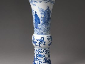 【景徳鎮窯青花仙道人物圖觚式瓶　Vase with Daoist immortals, flower sprays, and dragons】中国‐清代‐順治時代