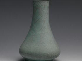 【官窯青磁長頸瓶　Vase】中国-南宋時代‐龍泉窯