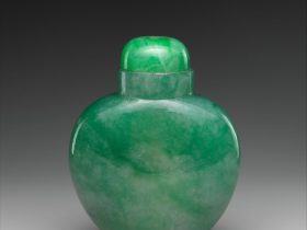 【翡翠雕鼻煙壺　Snuff bottle】中国-清代