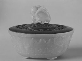 【玉雕仿古紋樣洗　Bowl with archaic design】中国-清代